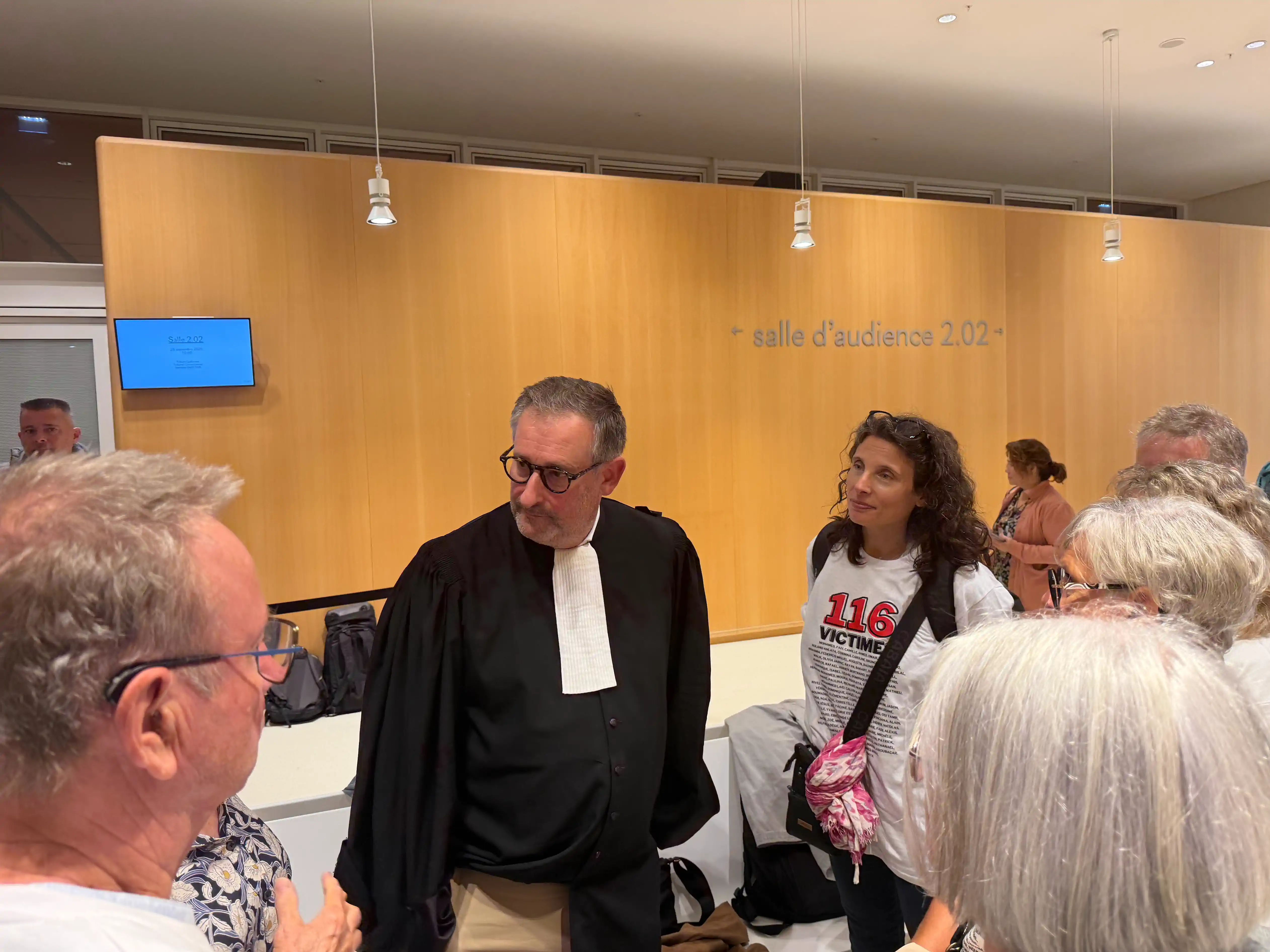 Conversación con un abogado cerca de la sala · Sentencia Swiftair, vuelo Air Algérie AH5017, 28 de septiembre de 2026. Conversación con un abogado cerca de la sala